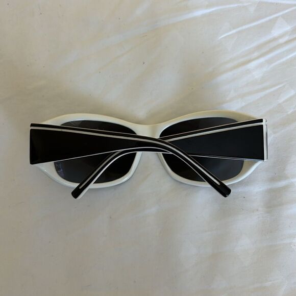 Kathy Von Zealand Sunglasses - Picture 2 of 6